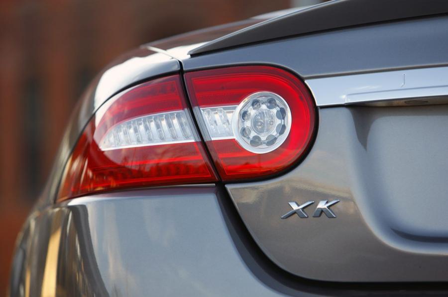  Jaguar XKR Convertible 2011 года  (фото 30 из 42)